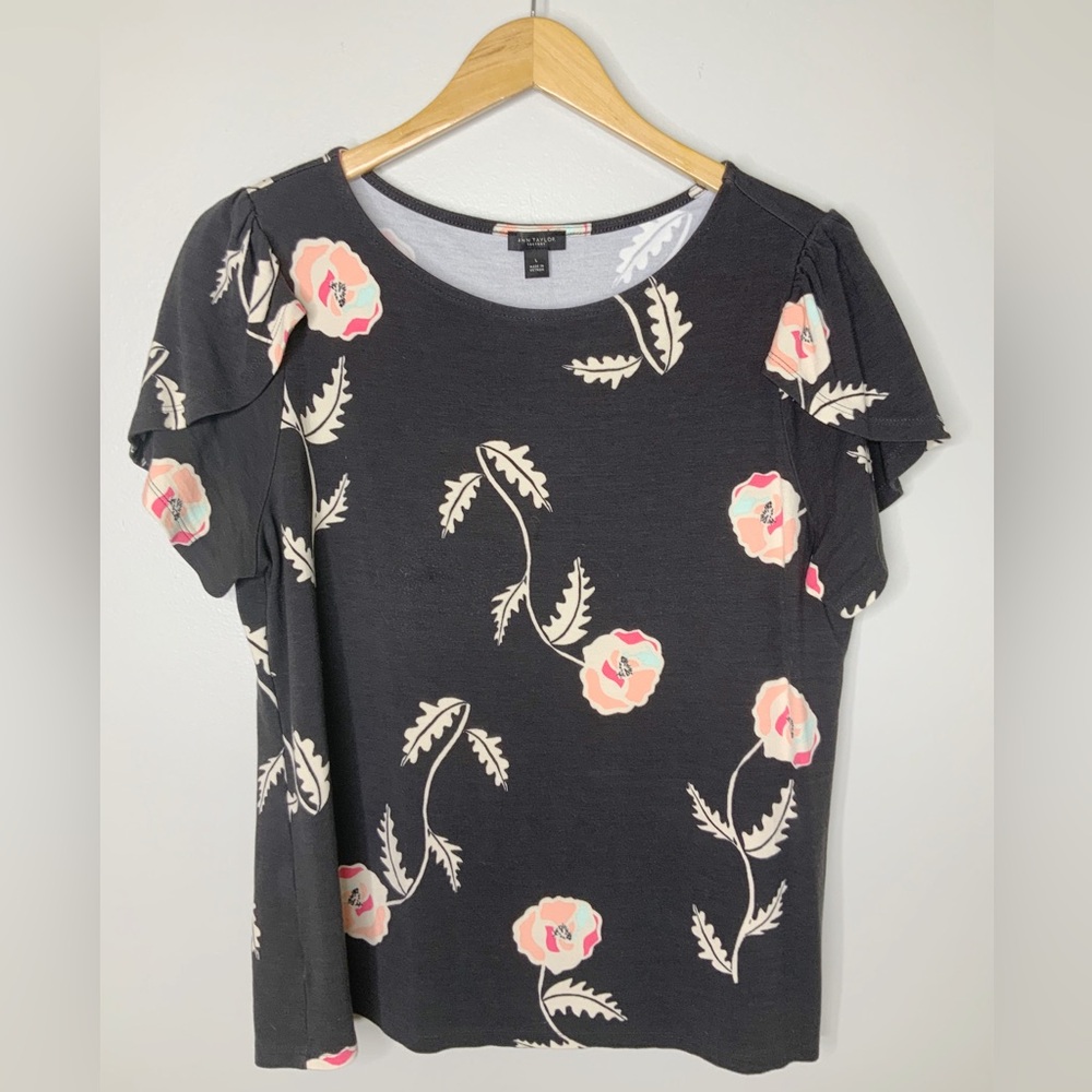 ANN TAYLOR  Grey Floral tulip sleeve top that